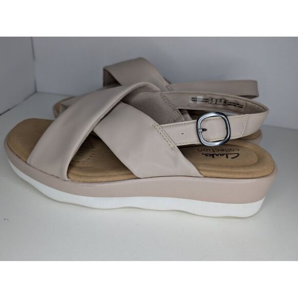 Clarks Clara Cove Sandals US 10W Wide/ UK 7.5E Sand Flatform PU RMF23-SM - Picture 2 of 9